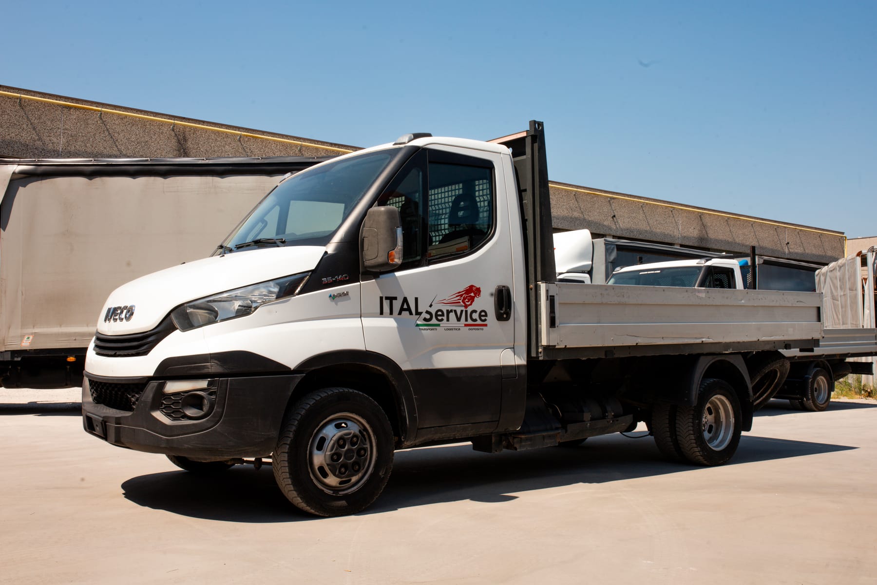 Italservice truck with hydraulic crane