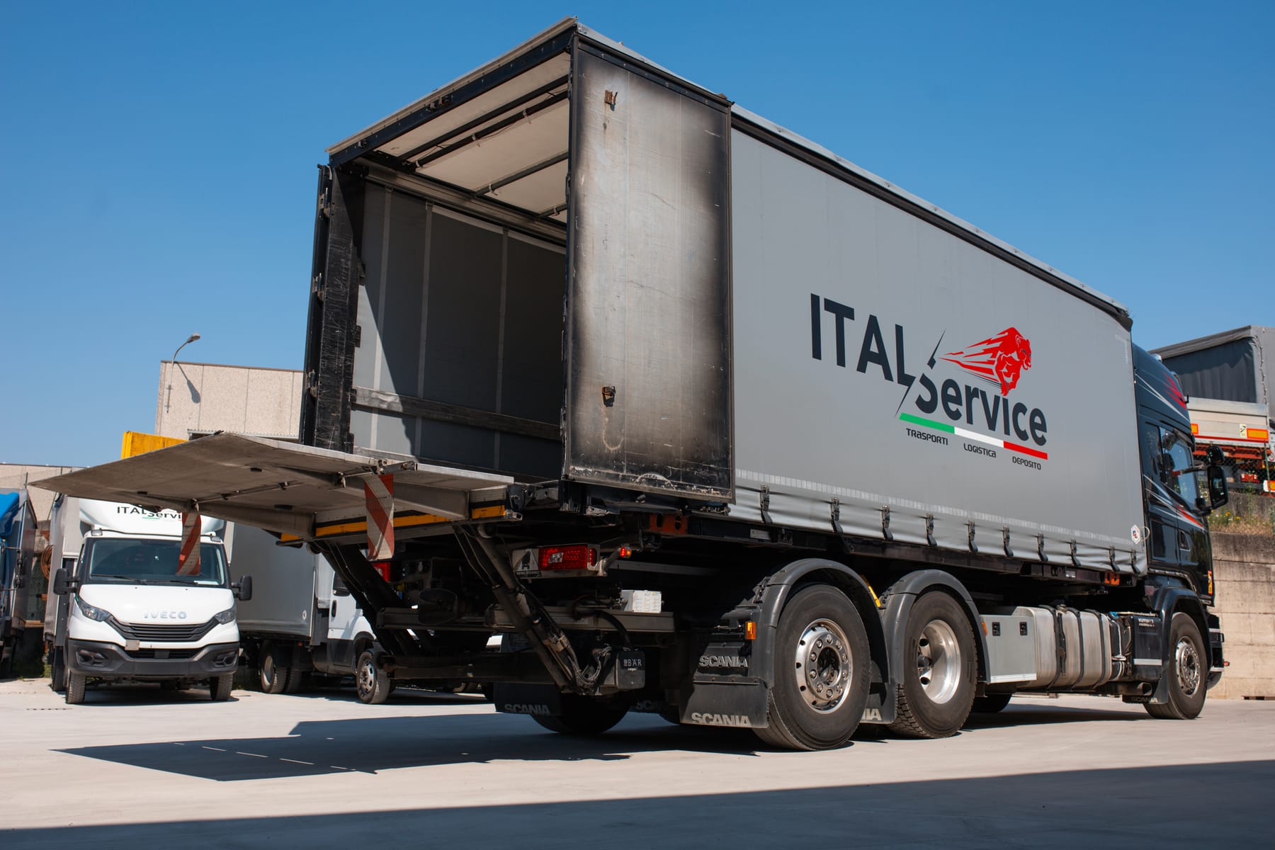 Italservice truck with hydraulic crane